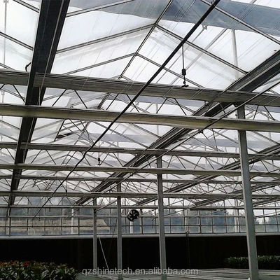 Serre agricole recouverte de verre avec dessin d'installation