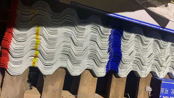 Système de verrouillage de serre en plastique avec fil de ferraille à film à ressort et fil zigzag