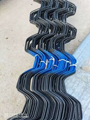 Système de verrouillage de serre en plastique avec fil de ferraille à film à ressort et fil zigzag