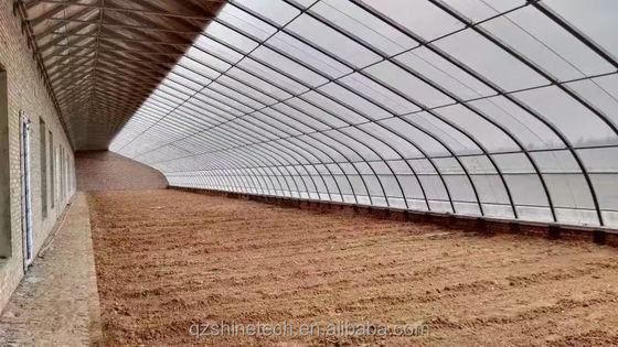 Serre agricole de conception solaire passive pour le chauffage et la conservation de la chaleur en hiver